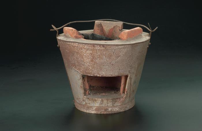 <strong><a href="https://www.roots.gov.sg/Collection-Landing/listing/1088311">Clay charcoal stove</a></strong><br>
XXXX-09122<br>
1960s<br>
Collection of National Museum of Singapore, National Heritage Board